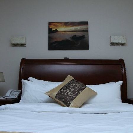 Fryburg Suites Aliayabiagba Екстериор снимка