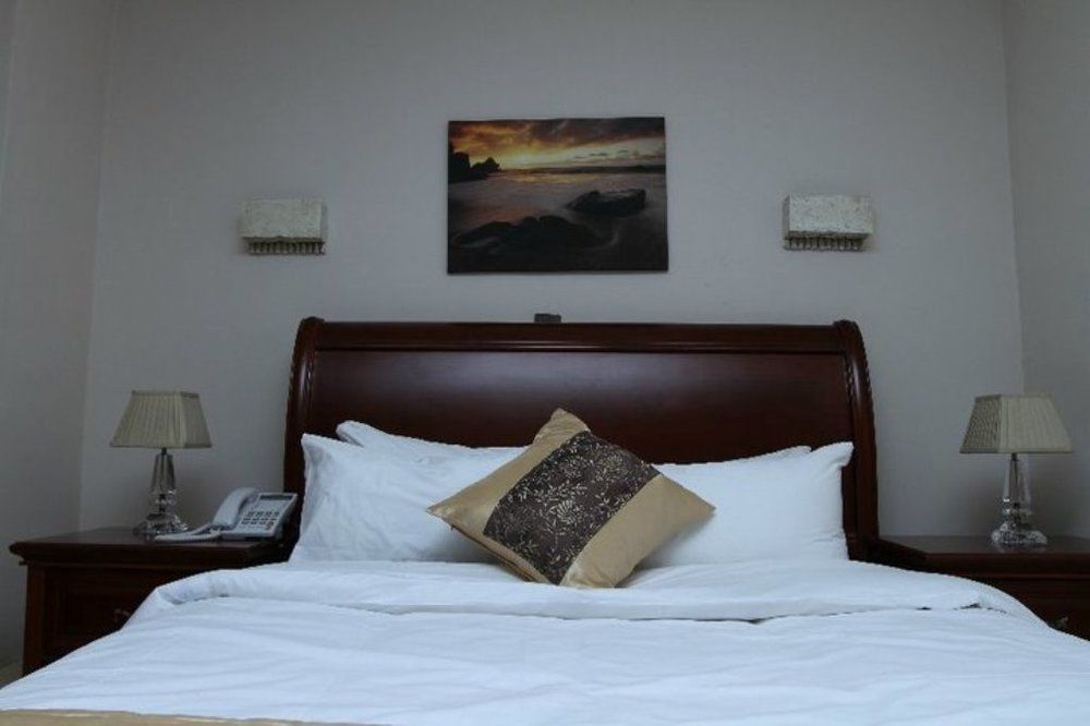 Fryburg Suites Aliayabiagba Екстериор снимка