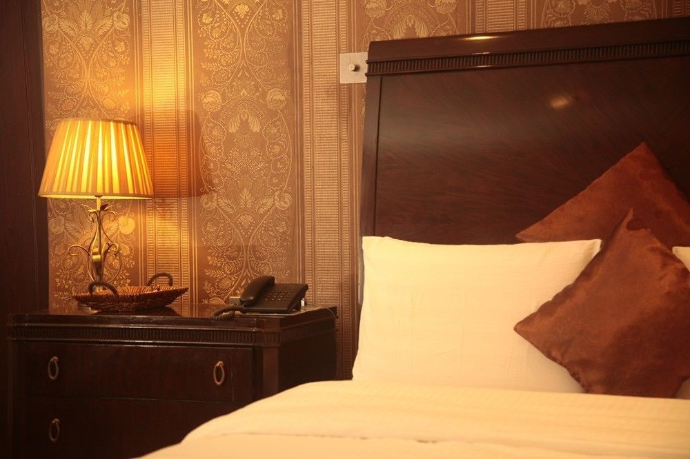 Fryburg Suites Aliayabiagba Екстериор снимка