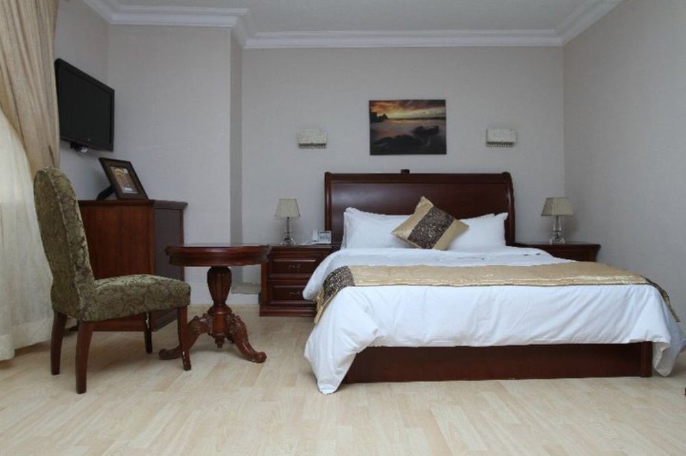 Fryburg Suites Aliayabiagba Екстериор снимка