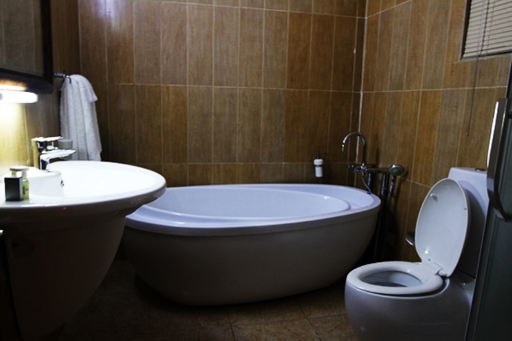 Fryburg Suites Aliayabiagba Екстериор снимка