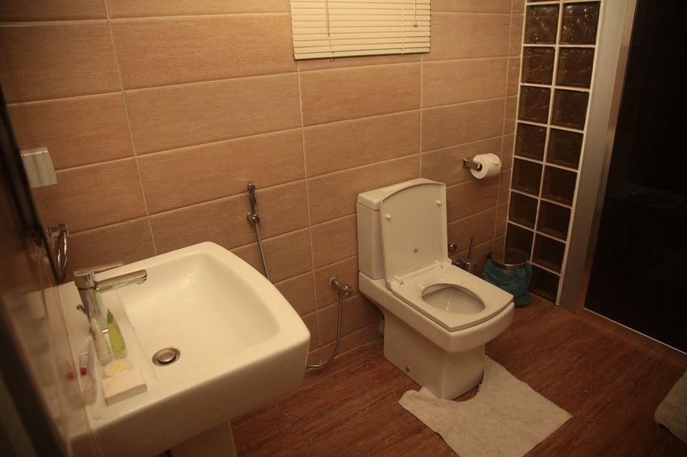 Fryburg Suites Aliayabiagba Екстериор снимка