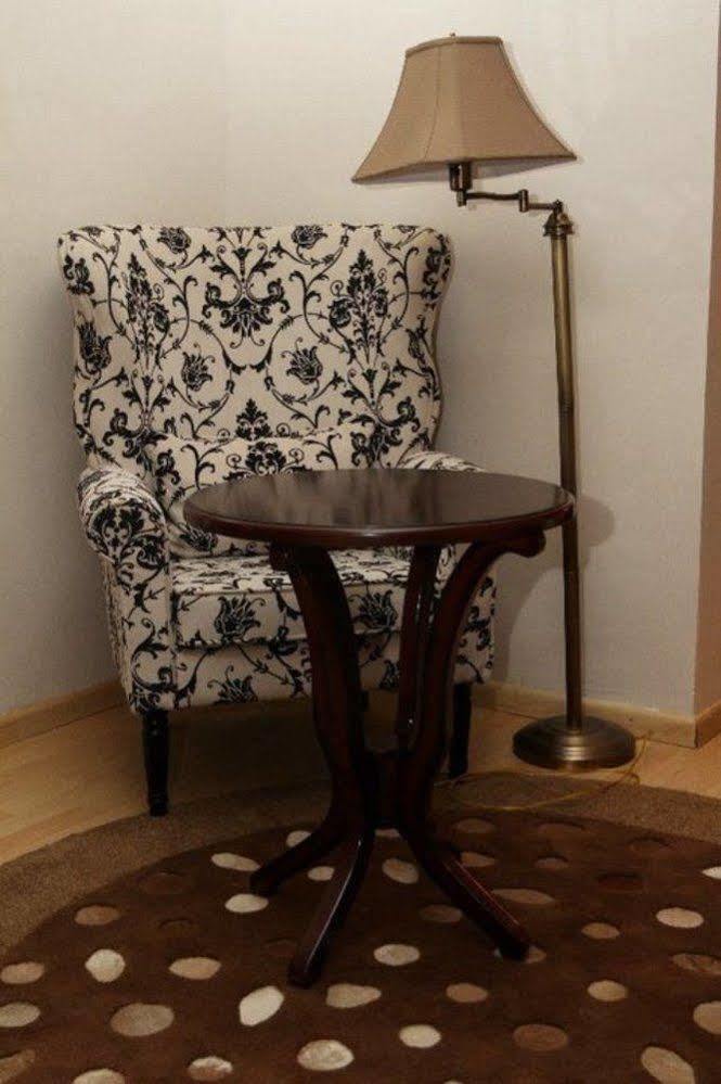 Fryburg Suites Aliayabiagba Екстериор снимка