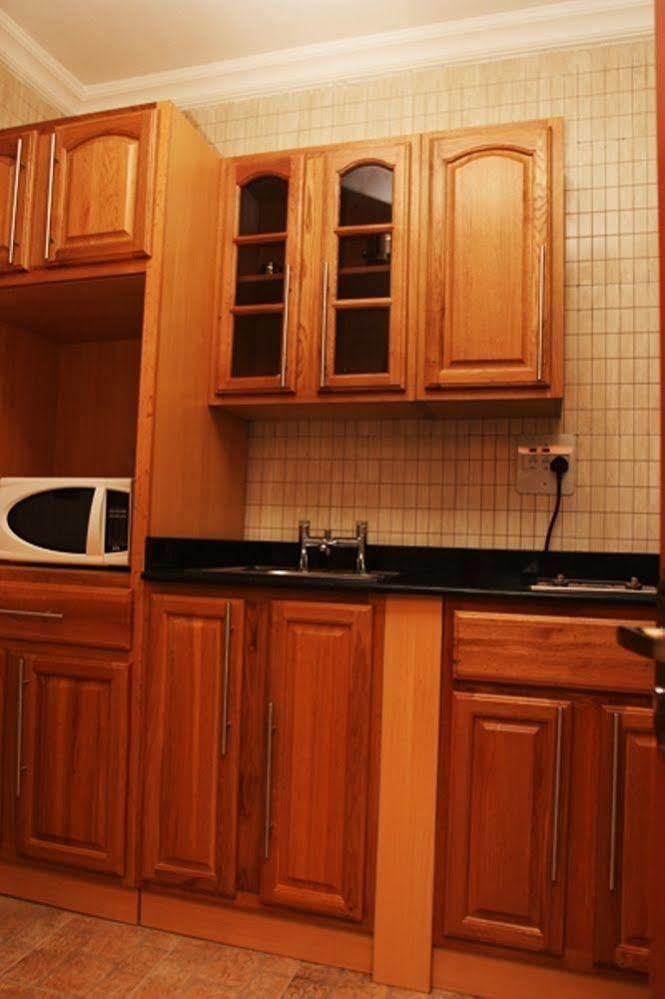 Fryburg Suites Aliayabiagba Екстериор снимка