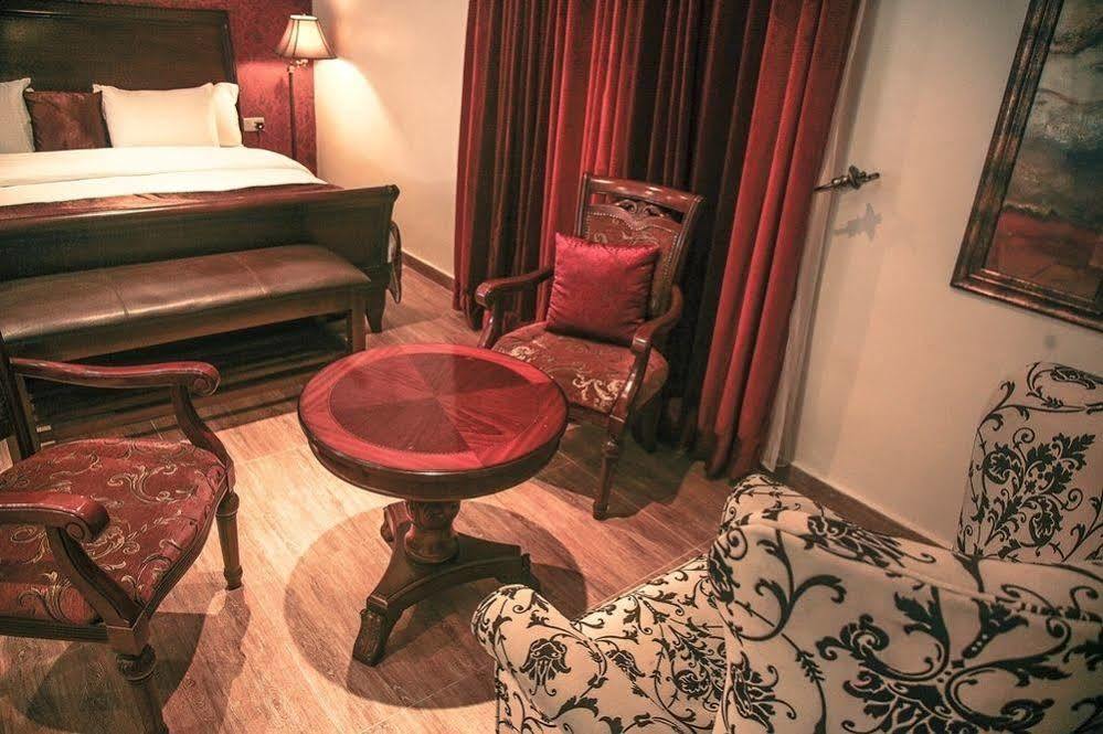 Fryburg Suites Aliayabiagba Екстериор снимка