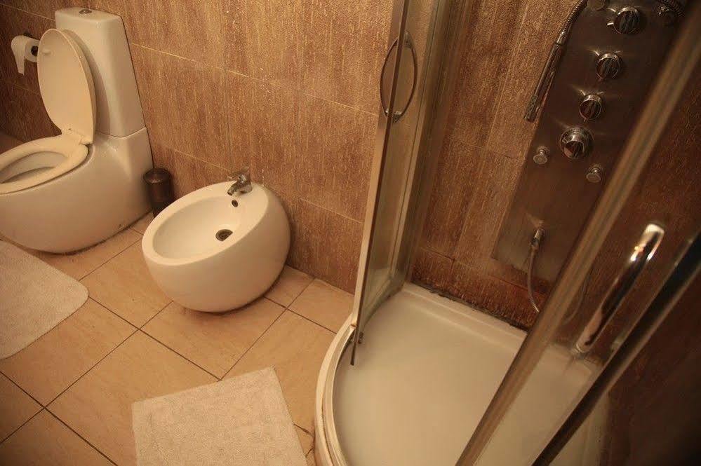 Fryburg Suites Aliayabiagba Екстериор снимка